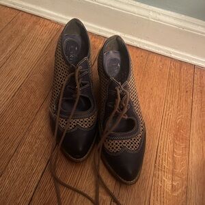 L’artiste by Spring Step Blue Retro Heels